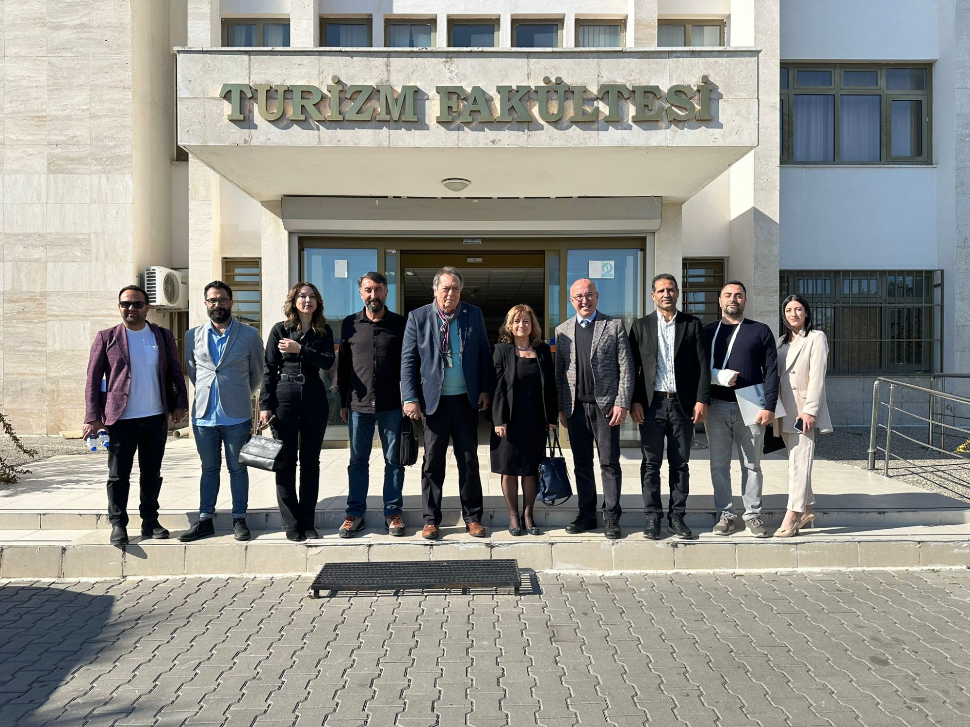 TURİZM REHBERLİĞİ BÖLÜMÜ ÖĞRENCİLERİNİN SEKTÖR BULUŞMASI detayı için tıklayınız