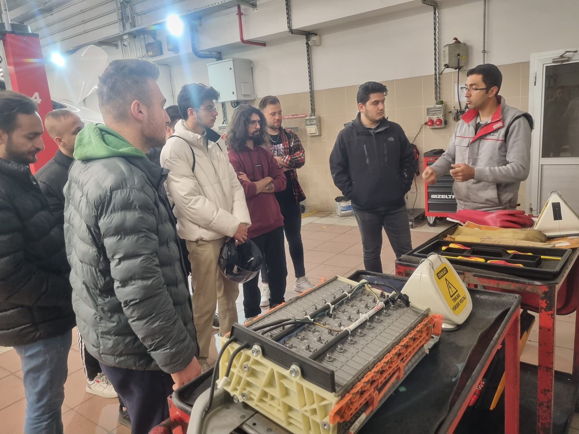 Hybrid sistemler ve Elektrikli Araçlar Eğitimi detayı için tıklayınız