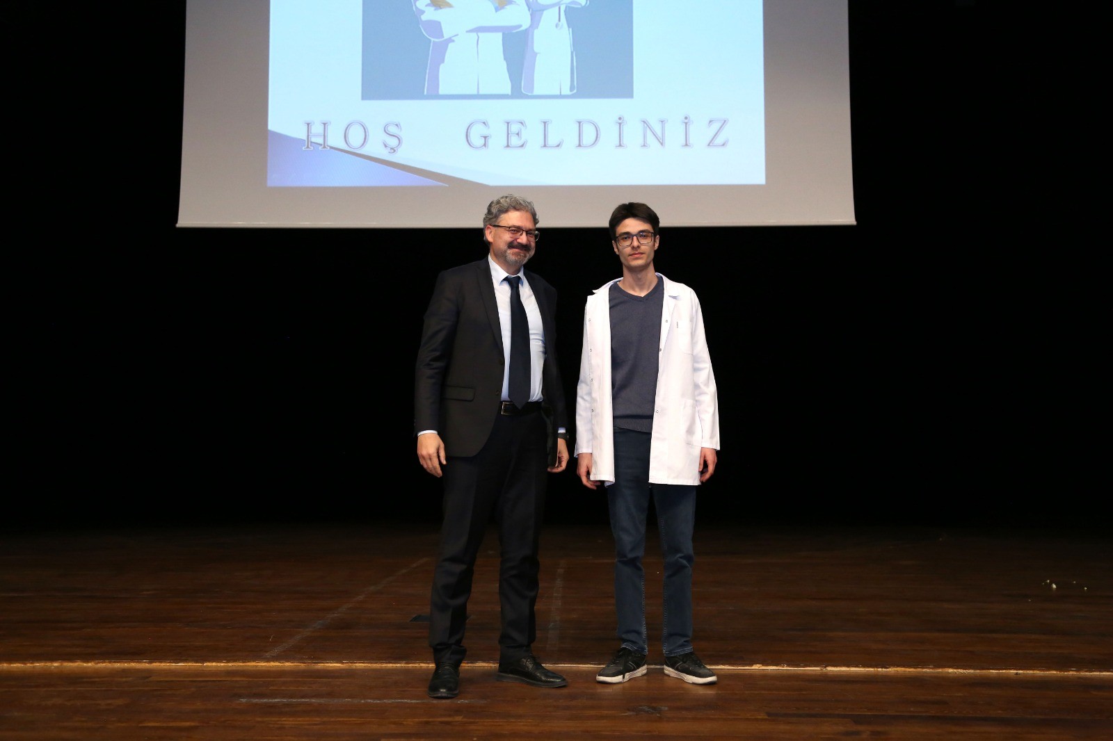 14 Mart Tıp Bayramı'nda Meslekte 25. Yılını Dolduran Hocalarımıza Plaket Sunumu ve Fakültemiz Dönem I Öğrencilerine Beyaz Önlükl Giyme Töreni Yapıldı detayı için tıklayınız