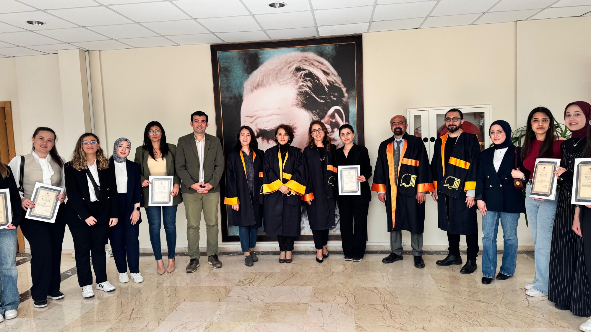 Tübitak 2209 Projeleri Destek Alan Bölümümüz Öğrencileri Belge Takdim Törenine Katıldı detayı için tıklayınız